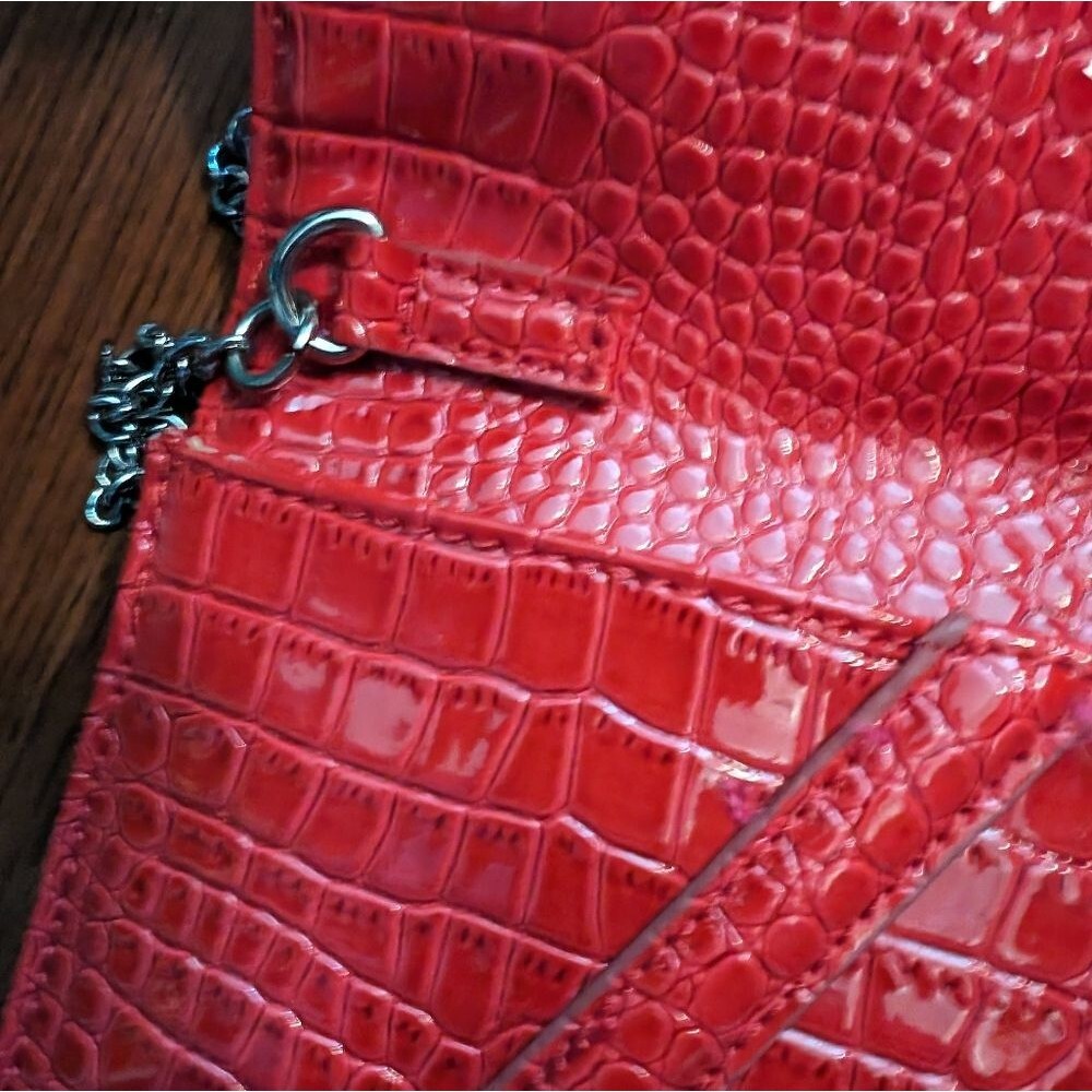 White House Black Market bag purse red envelope faux alligator skin chain‎ - Picture 4 of 7